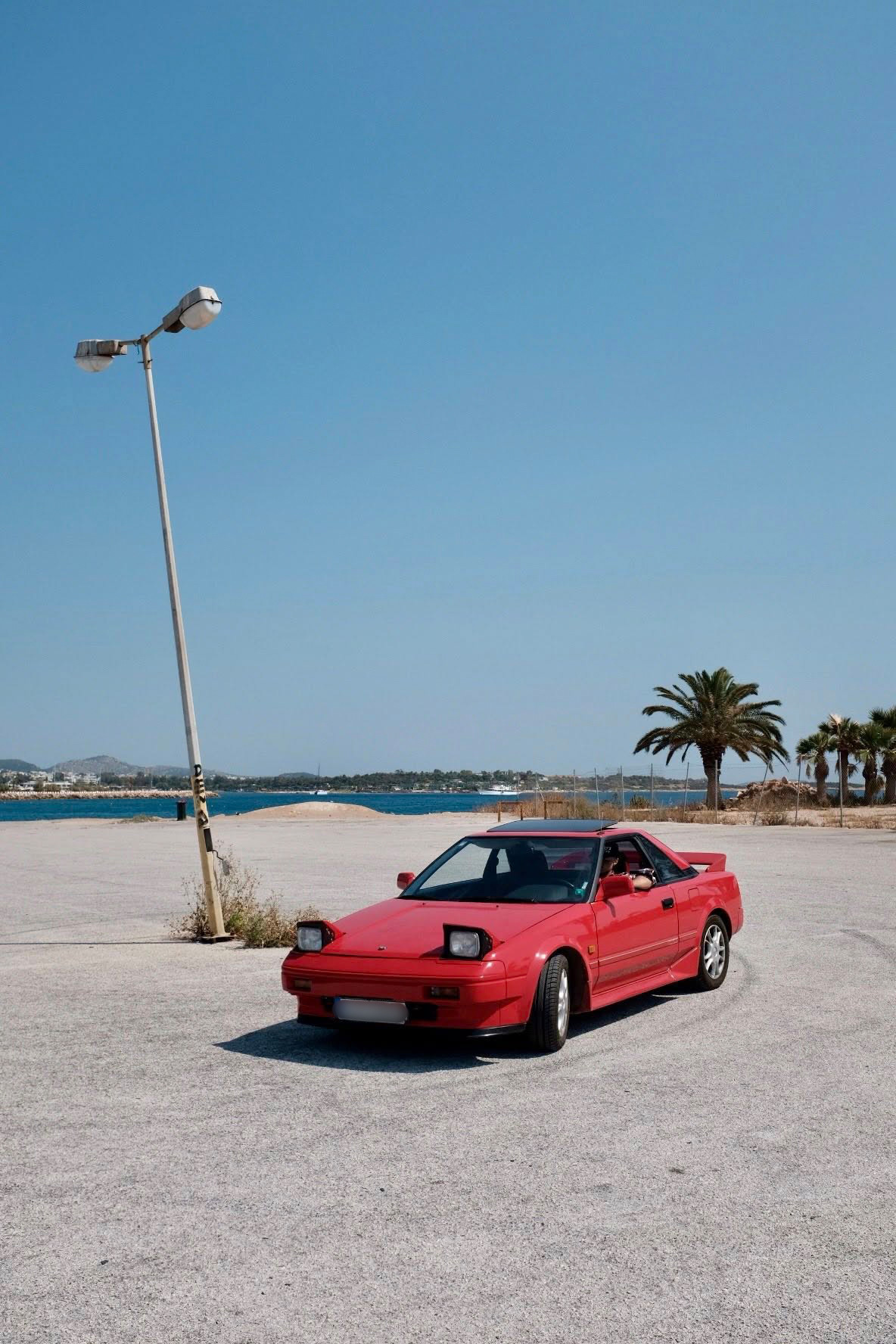 Bar im Herzen von Wädenswil: Facebook-User rätseln über Auto in Griechenland – Spur führt zu legendärer Wädenswiler Bar