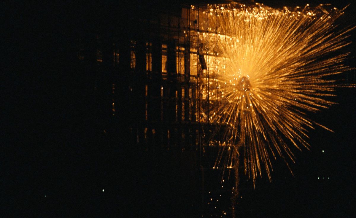 Thomas Imbach a réalisé «Nemesis» en filmant exclusivement ce qu’il voyait de son atelier zurichois. Un exercice de style qui lui permet néanmoins de rendre compte des transformations urbaines et sociales de sa ville.