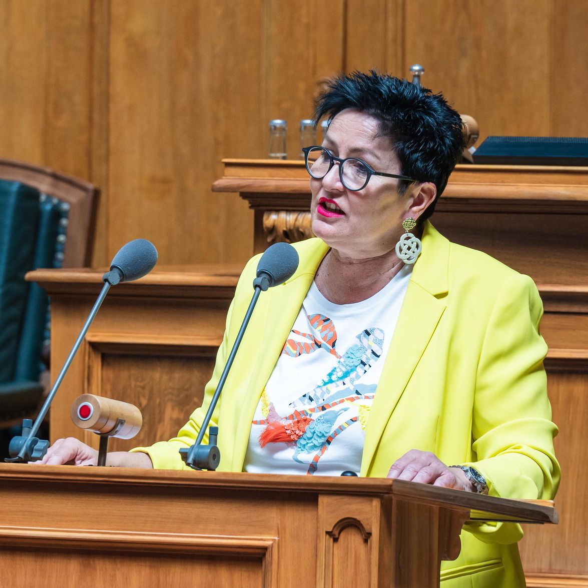 Daniela Schneeberger von der FDP spricht am Rednerpult im Parlament am 8. Juni 2023.