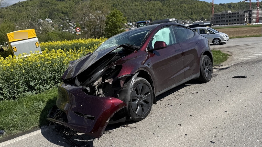 Unfall im Kanton Schaffhausen: Frontalkollision in Beringen – eine Person verletzt