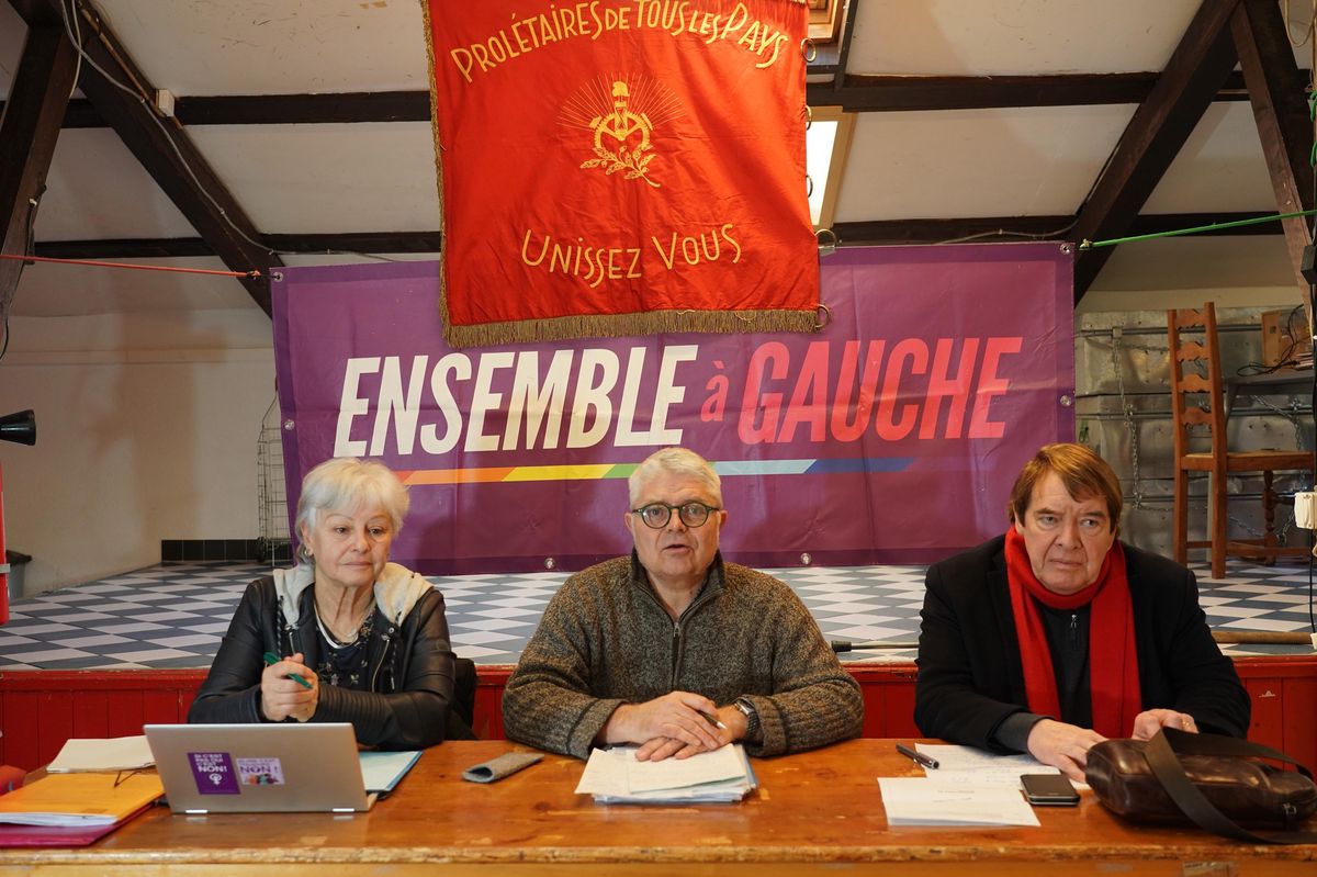 Le 28 février 2022, les présidents de la coalition Ensemble à gauche ont fait front commun pour dénoncer les agissements du parti Résistons. De gauche à droite: Jocelyne Haller (SolidaritéS), Tobia Schnebli (PdT), Christian Zaugg (DAL).