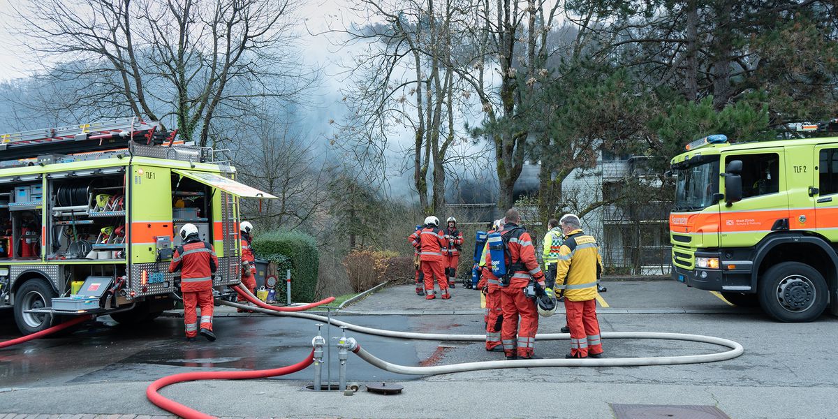 Leimbach: Wohnungsbrand fordert drei Verletzte in Zürich