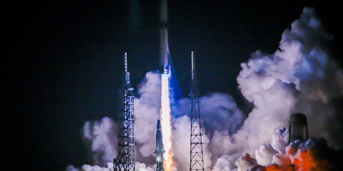 マスクロケットの離陸：スイスが存在します