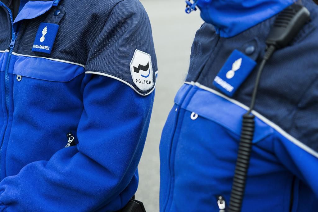 La police ignore pour l’heure les raisons de la présence de la victime sur l’autoroute.