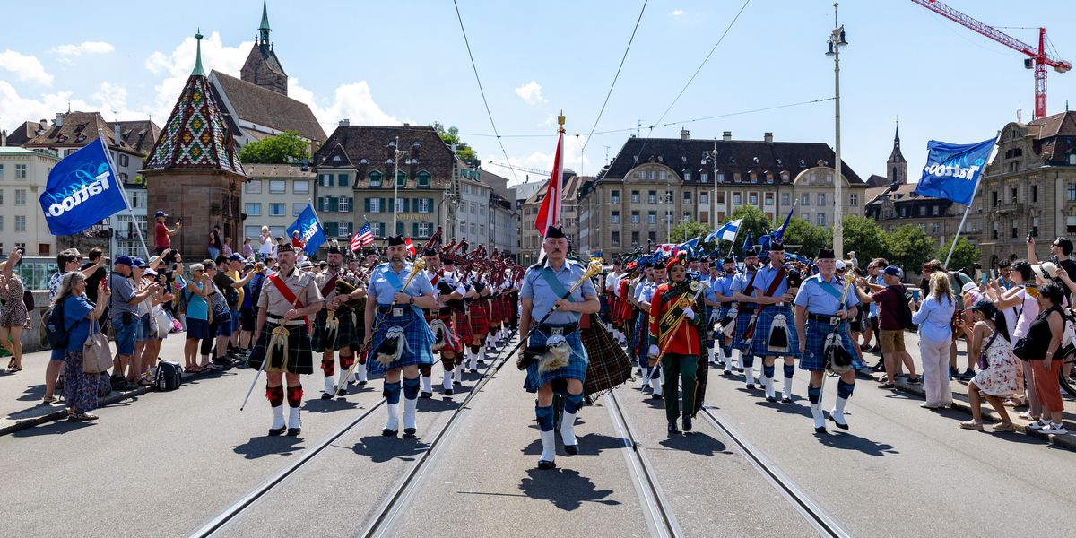 Basel-Tattoo-2026-Fellm-tzen-Dudels-cke-und-Guggenmusik-Basel-wird-einmal-mehr-zur-Parademeile