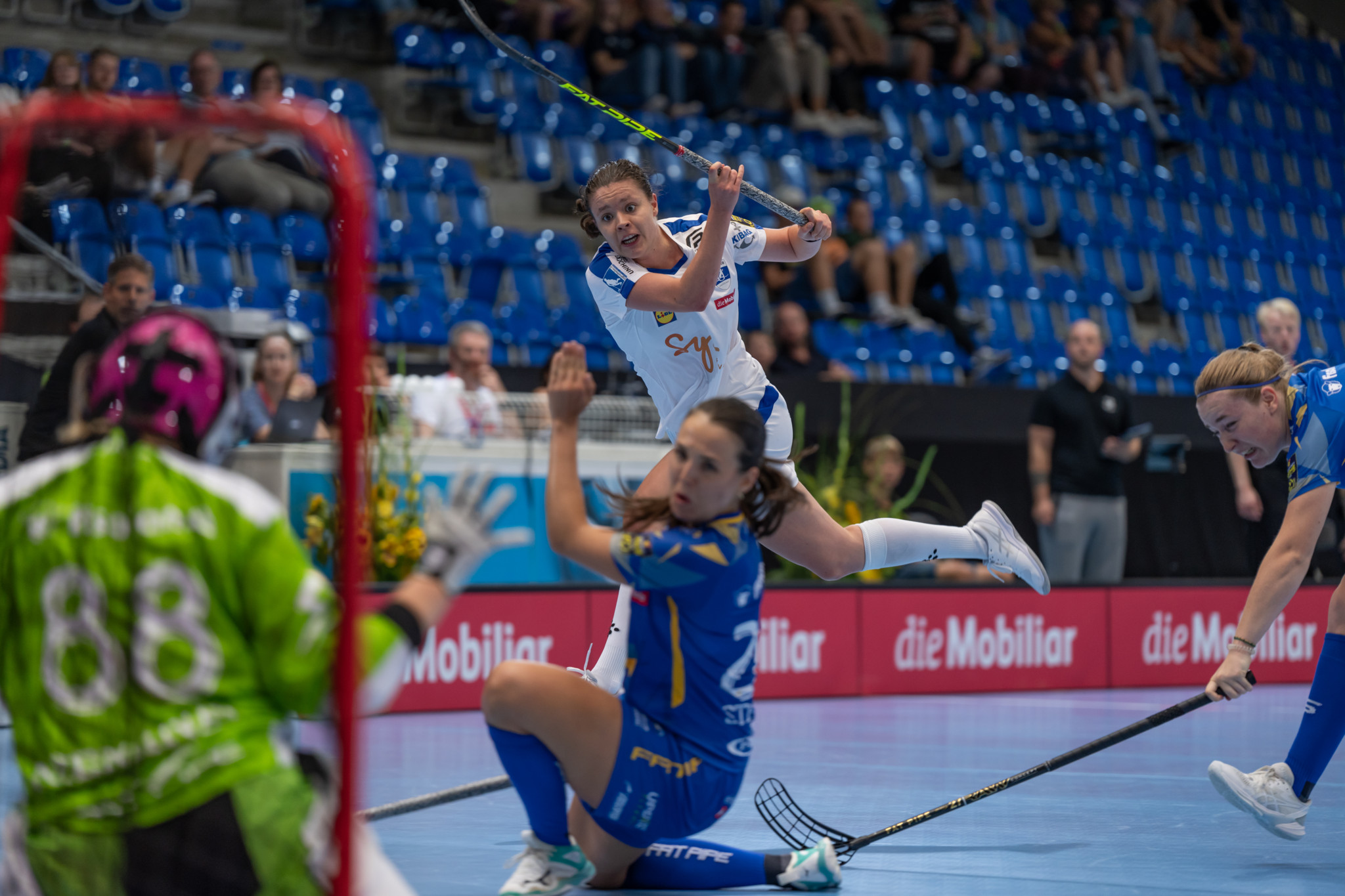 Frauen GF L-UPL Halbfinal 1, Supercup 2023/24, Kloten-Dietlikon Jets vs. Zug United, Saalsporthalle

Bildbeschreibung: Isabelle Gerig (#23 Zug United) versucht es mit einem Abschluss.
Bild: Philipp Düsel | www.fotografie-duesel.ch

Instagram: @fotografieduesel.ch @philipp_dice @animals_philipp_dice