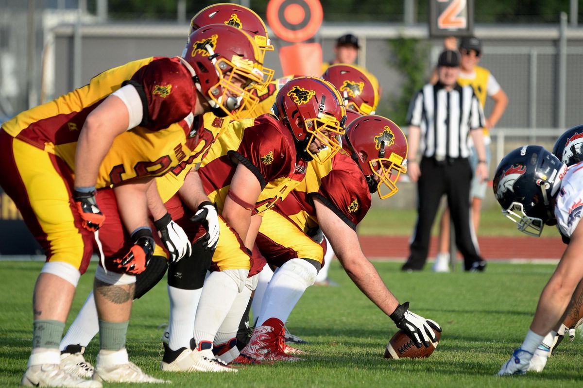 FootballSaison beginnt Schwere Männer verstärken die Warriors Der