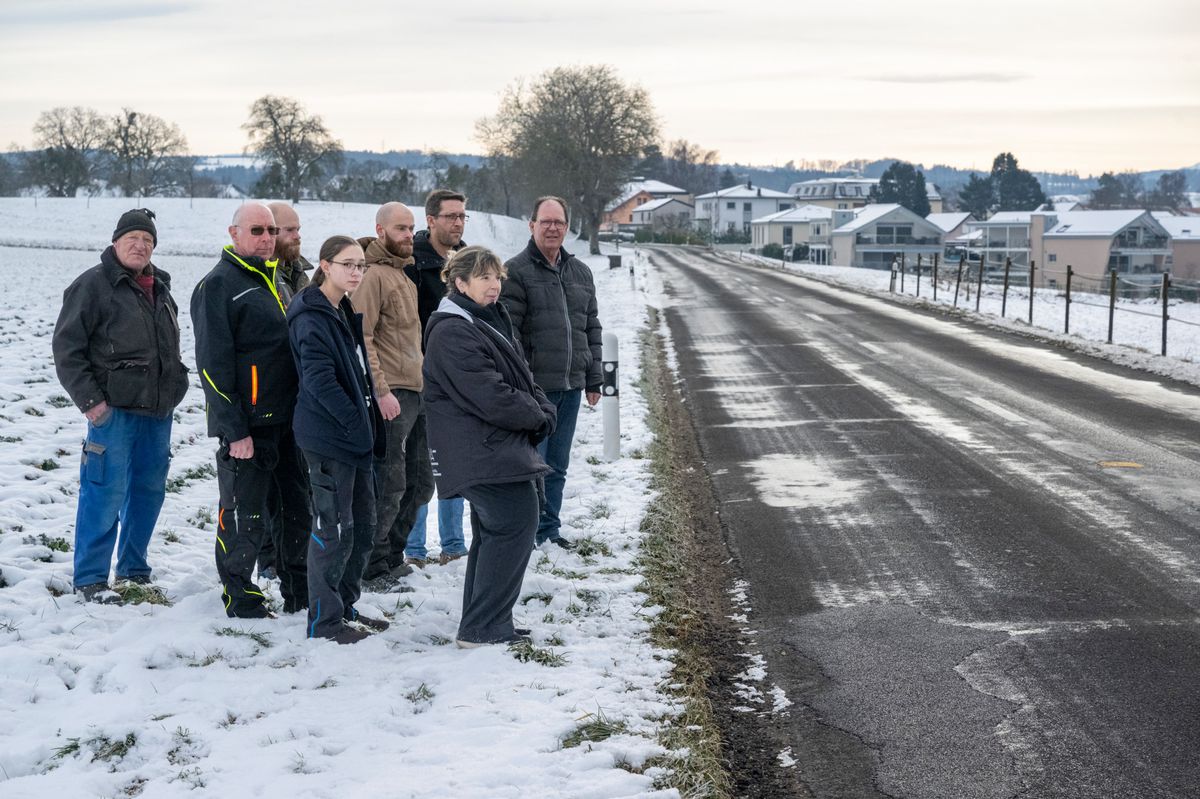 Cinq agriculteurs d'Échallens dénoncent l'attitude du Canton qui réquisitionne presque toutes leurs terres pour construire une grande piste cyclable. 