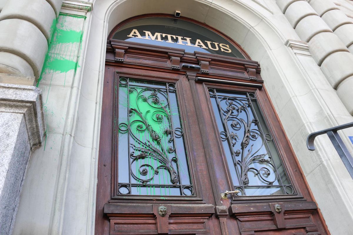 Das Berner Amtshaus war Ziel einer Attacke. Das Berner Amtshaus war Ziel einer Attacke.