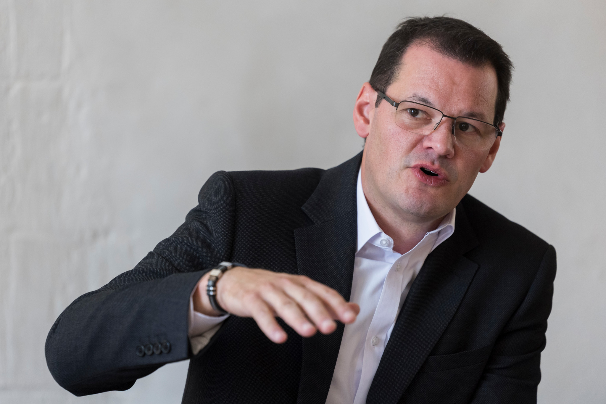 Interview de Pierre Maudet: «Les Romands semblent condamnés à toujours avoir un train de retard»