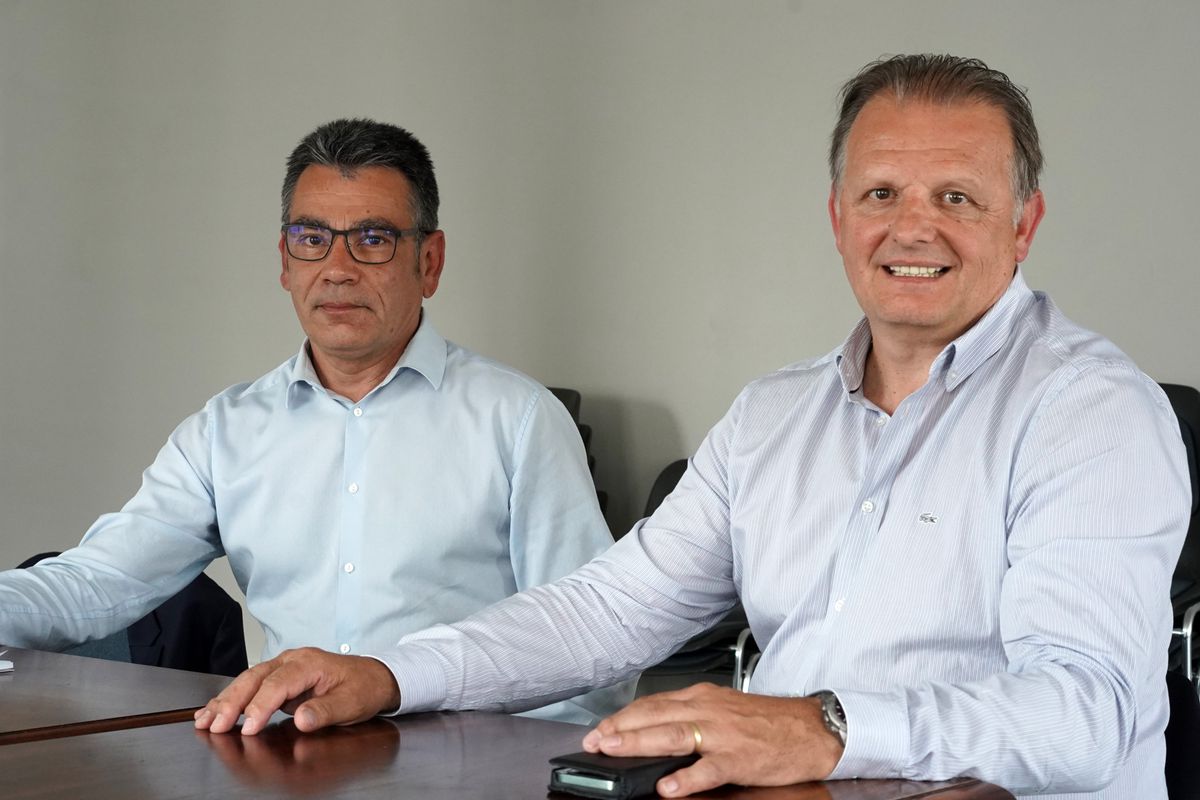 Genève, le 30/05/2023 - Conférence de presse du Groupement Transfrontalier Européen (GTE) sur le changement de la présidence.  Pierre-Loic FAURY, actuel Vice-président du GTE, la remplace. (de gquche à droite)  Pierre-Loic FAURY et Thomas Fischer, directeur général .