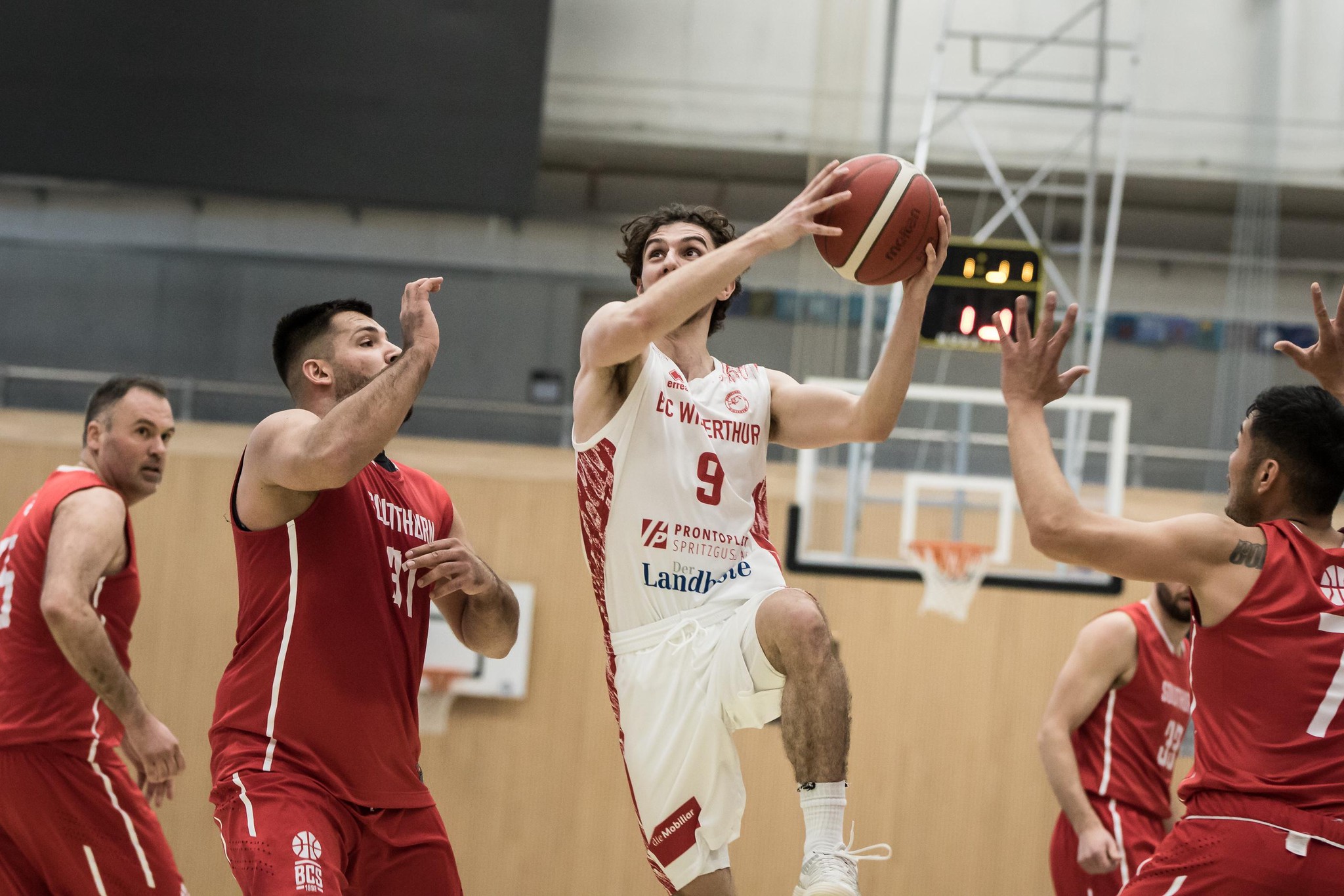 Auf gutem Weg: Die Winterthurer Basketballer (hier Adem Sakiri) waren in der Rückrunde eines der besten Teams der 1. Liga National.