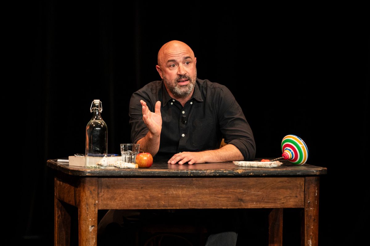Lausanne, le mardi 31 octobre 2023. Première du nouveau spectacle de Frédéric Recrosio, "Durer, choisir et chanter des berceuses" au théâtre Boulimie. (Marie-Lou Dumauthioz/24heures)