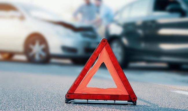 Pannendreieck bei einen Umfall mit zwei Autos