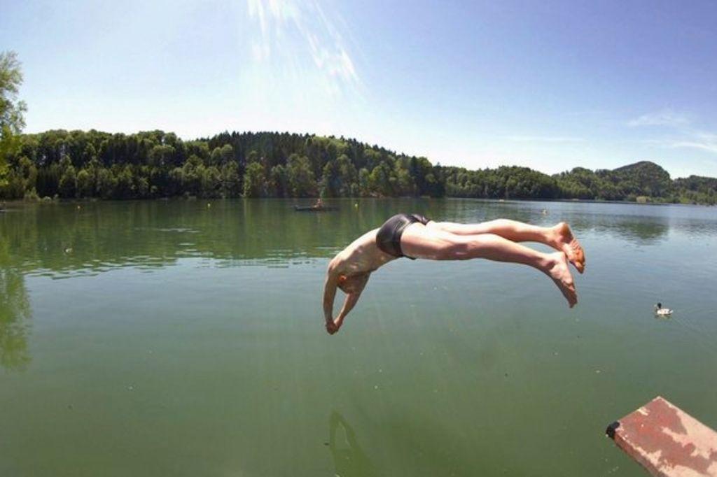 Un septuagénaire se noie dans un lac