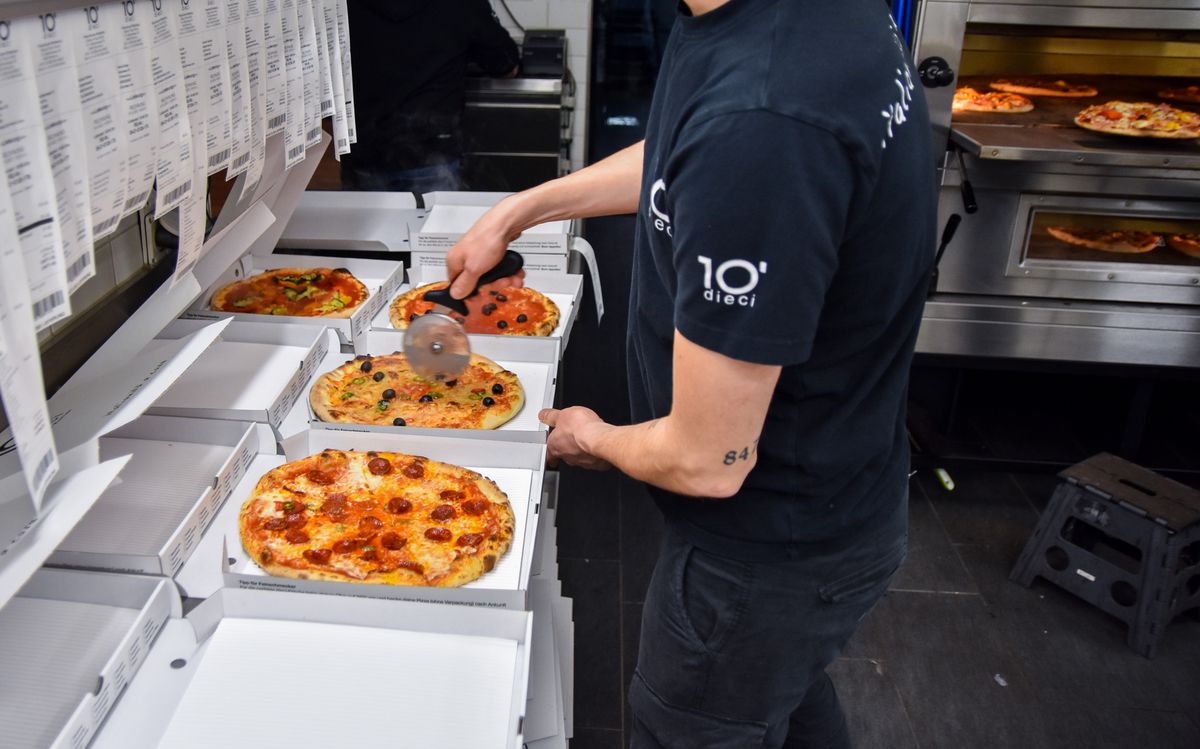 Pizzakönig kommt ins Furttal Dieci eine Pizzeria mit Kurier