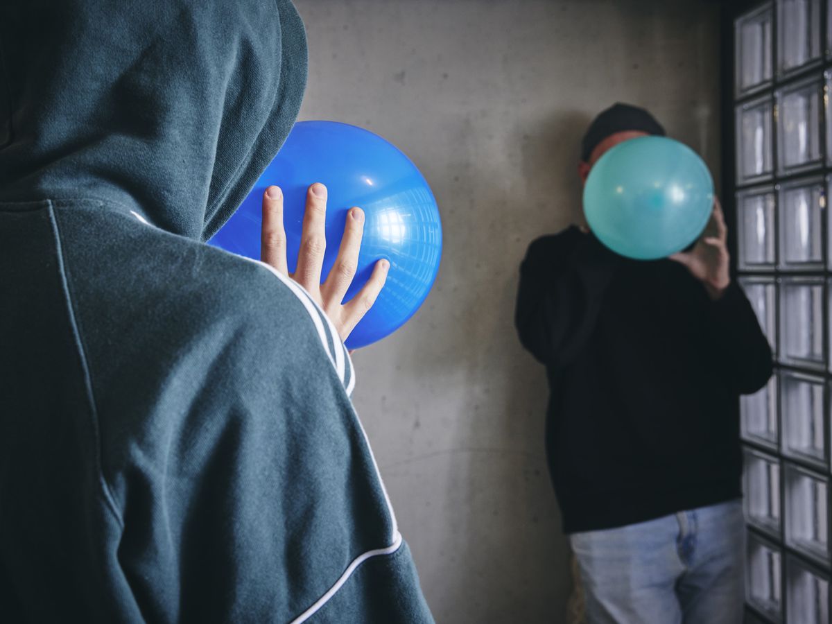 Lausanne, le 23 novembre 2023. Illustration protoxyde d'azote utilisé comme drogue.     Photo Yvain Genevay / Le Matin Dimanche