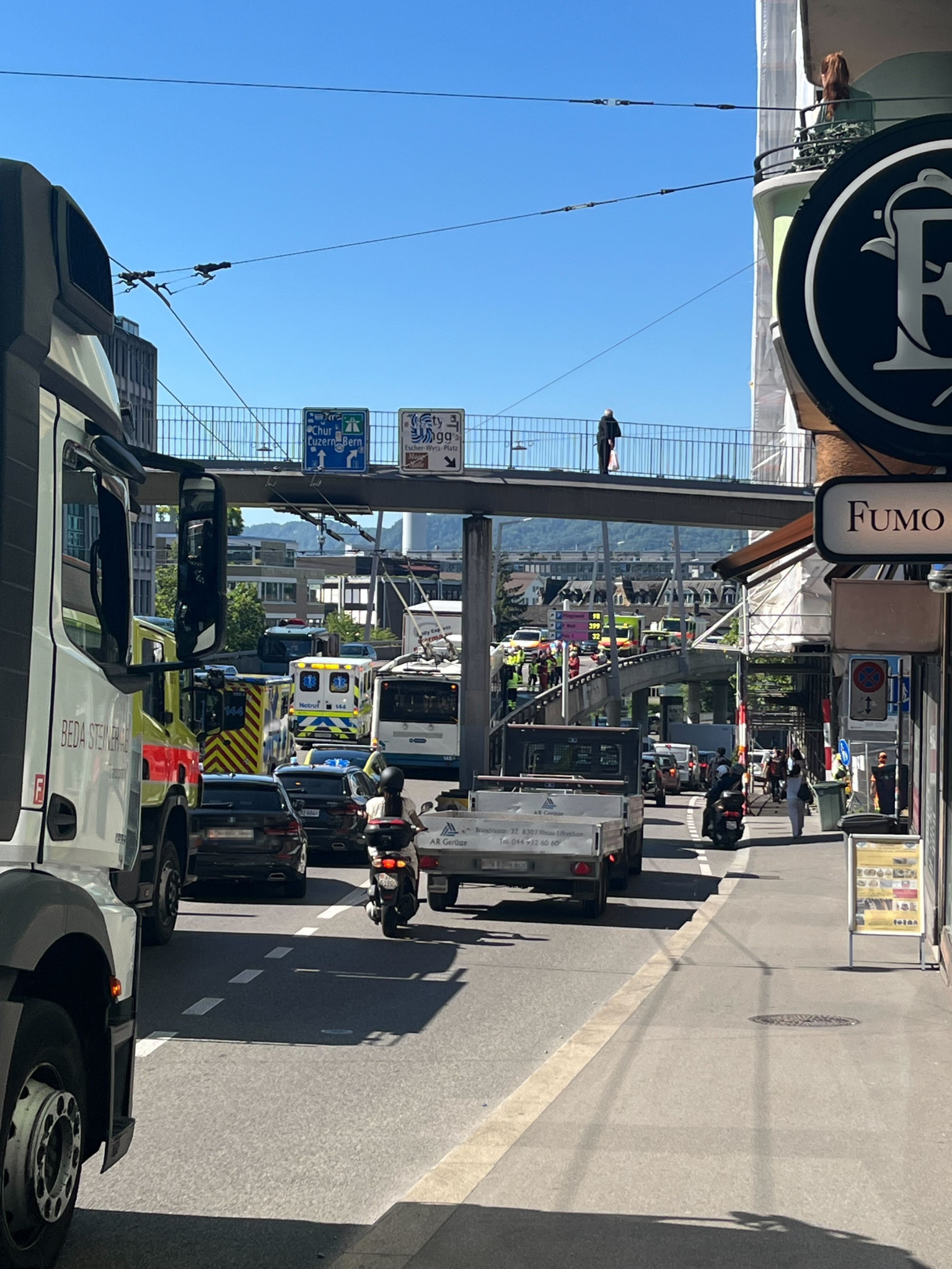 Verkehr in Zürich: Unfall auf Hardbrücke sorgt für Verkehrschaos
