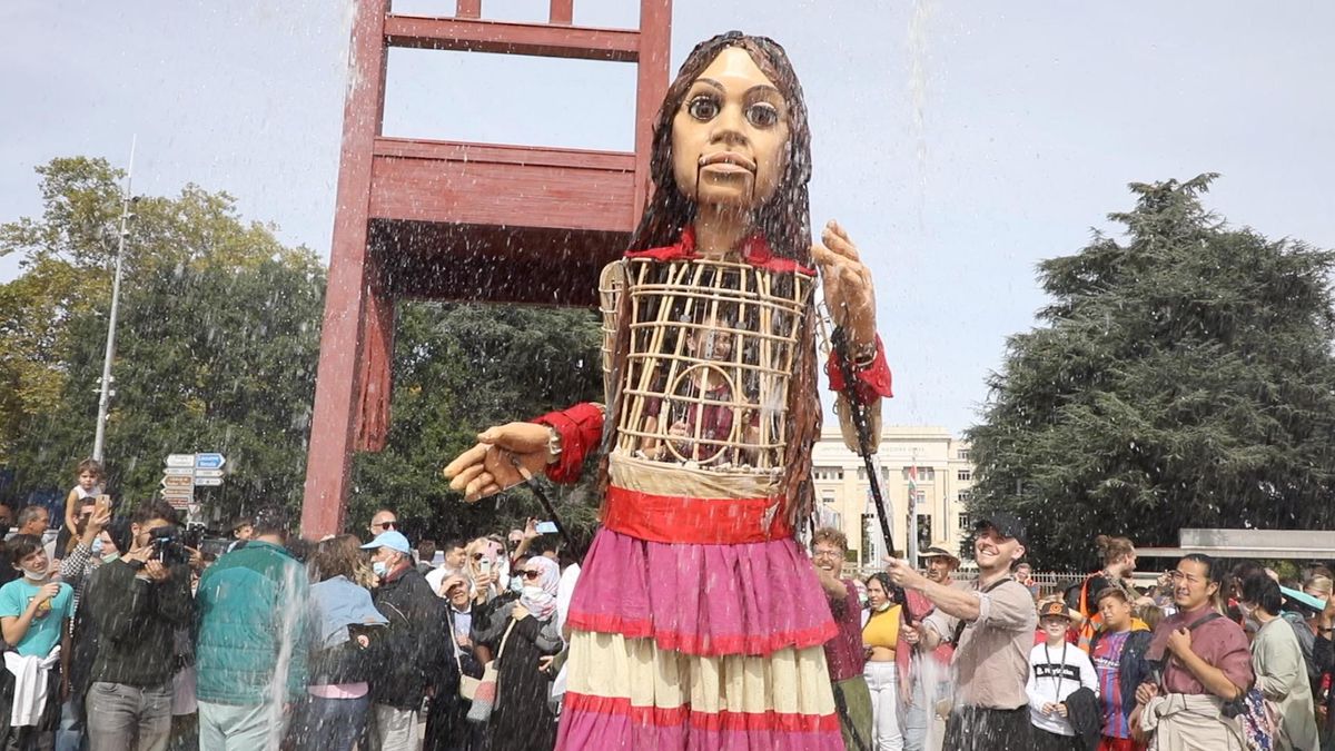Amal, une marionnette géante fait escale à Genève