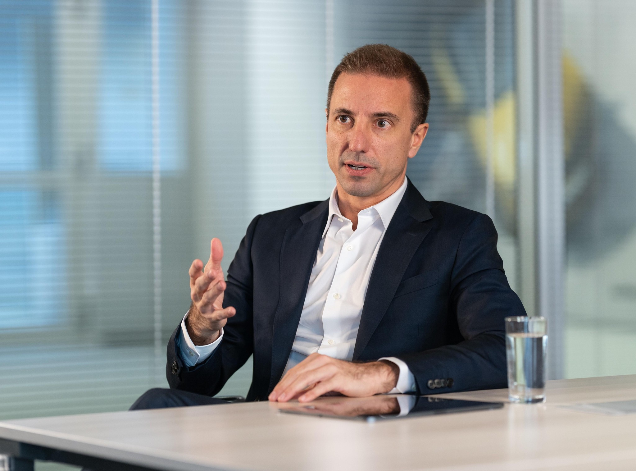 Florian Huettl führt Opel durch die Transformation ins Elektrozeitalter.