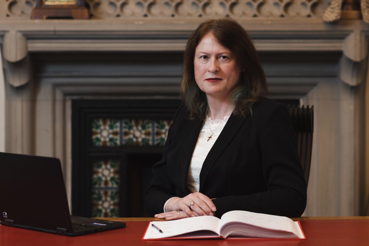Victoria McCloud posant en tant que juge à la Haute Cour de justice d’Angleterre et du Pays de Galles.