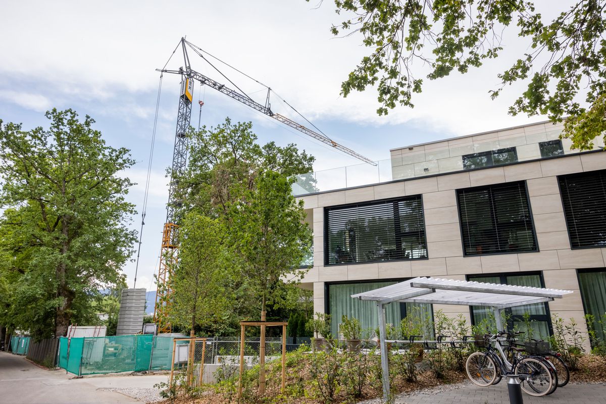 Au chemin de la Cocuaz, à Vandœuvres, de nombreux bâtiments de deux à trois niveaux ont été construits dernièrement grâce à des dérogations délivrées par le Canton, permettant de densifier les zones villas.