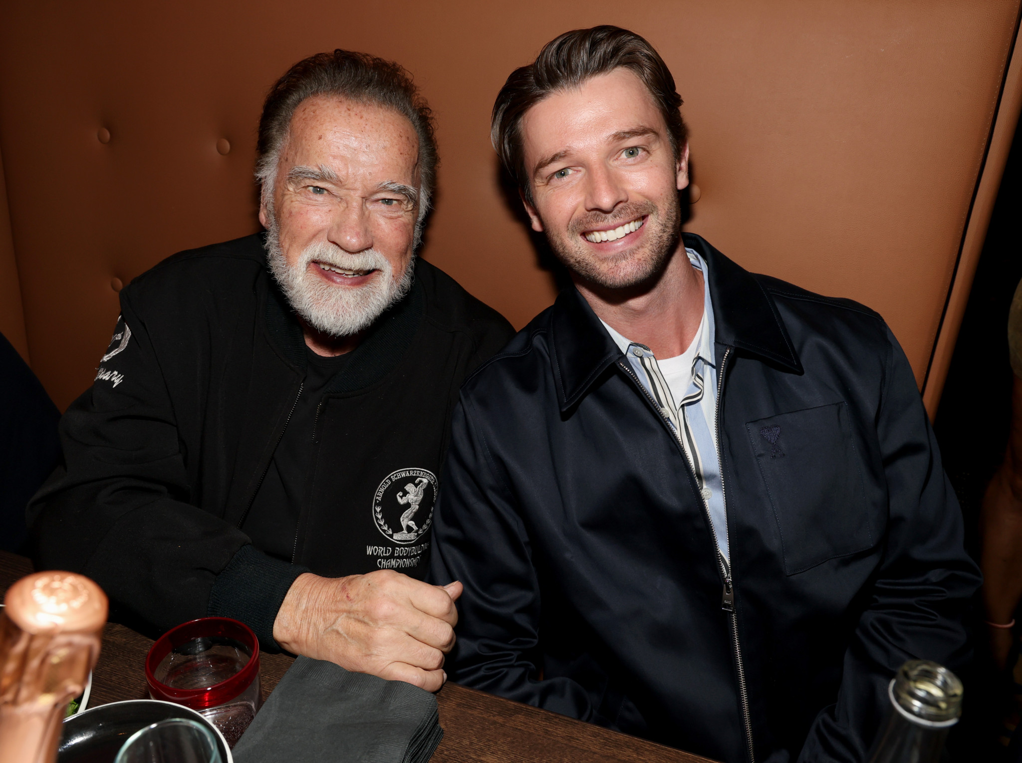 Arnold Schwarzenegger und Patrick Schwarzenegger bei der Eröffnung des Planet Hollywood NYC in New York City, März 2025.