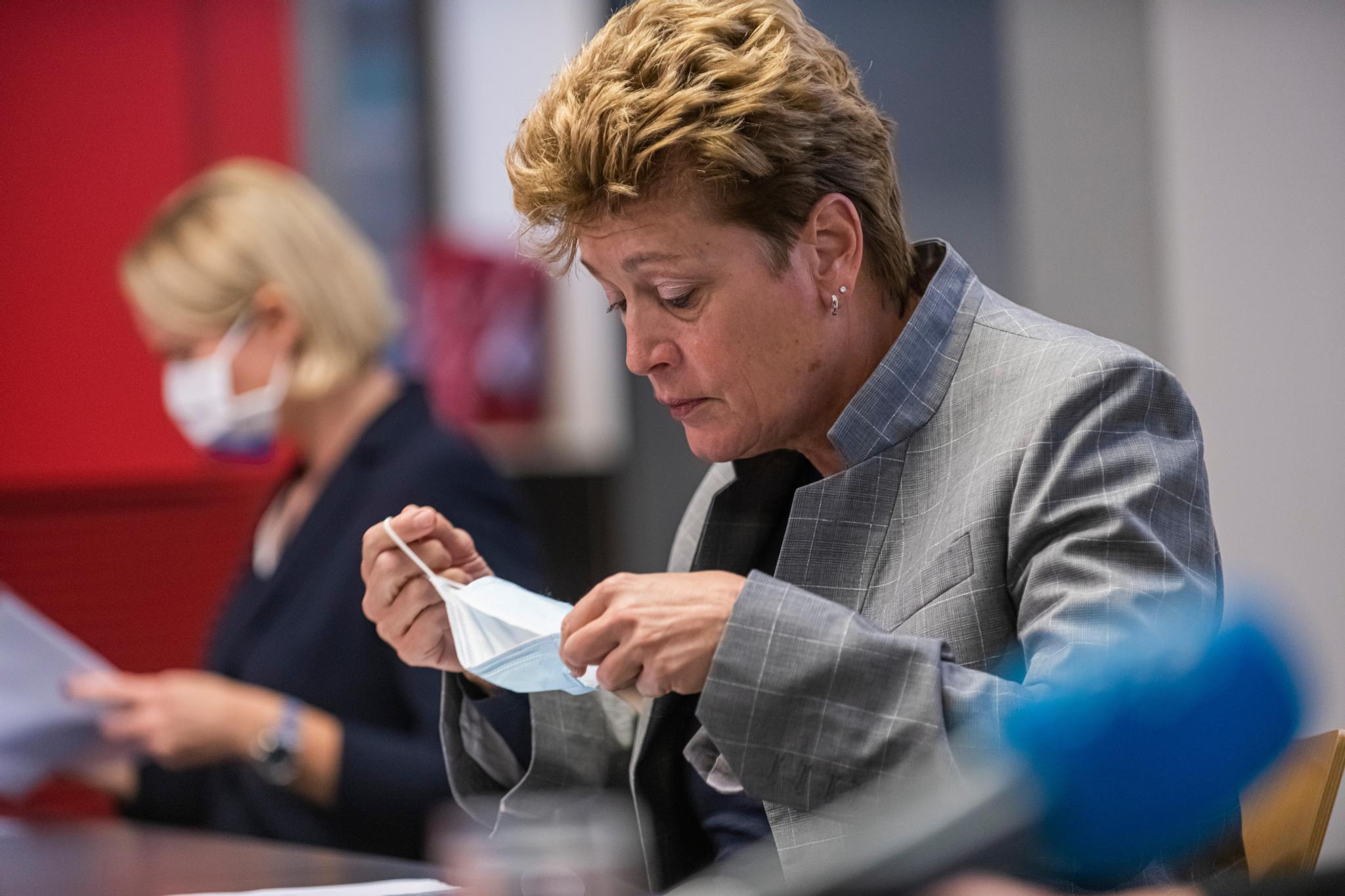 Auf die jüngste Kritik von Spitaldirektoren und Chefärzten will Silvia Steiner und ihre Regierung nichts mehr sagen. Man habe gegenüber den Medien bereits ausführlich Stellung genommen.