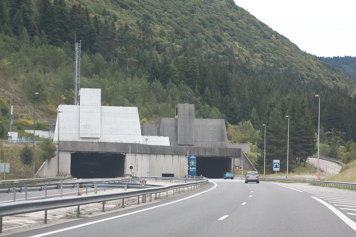 Camion en feu dans un tunnel, circulation perturbée sur l’A40