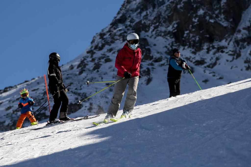 Si le redoux a de quoi réjouir petits et grands, il met à rude épreuve les pistes.