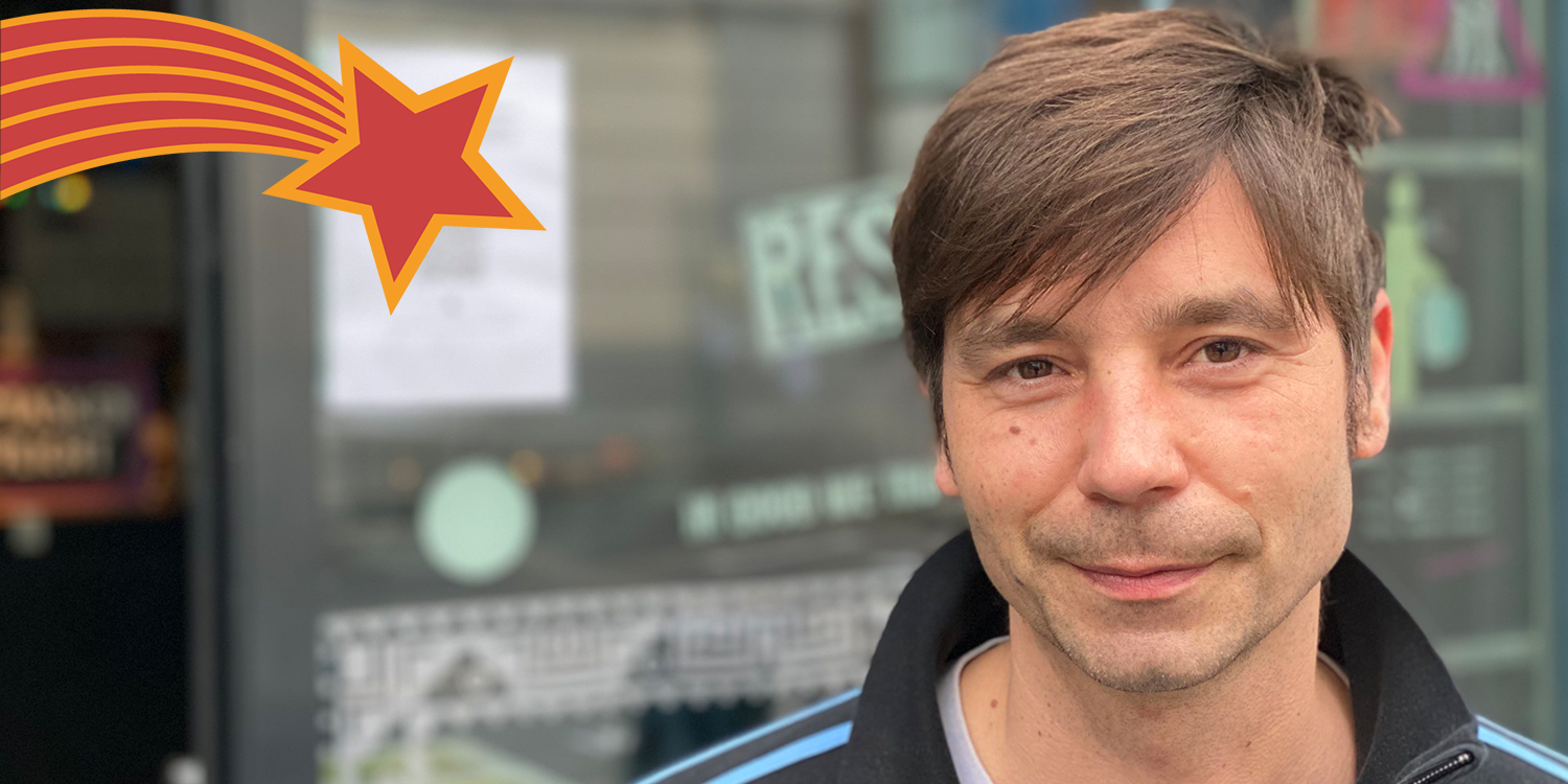 Hat das Gespür für Tür und Tor(e): Timo Tedaldi, der sich im El Lokal nebst vielem anderem auch um die Konzert-Abendkasse  kümmert.