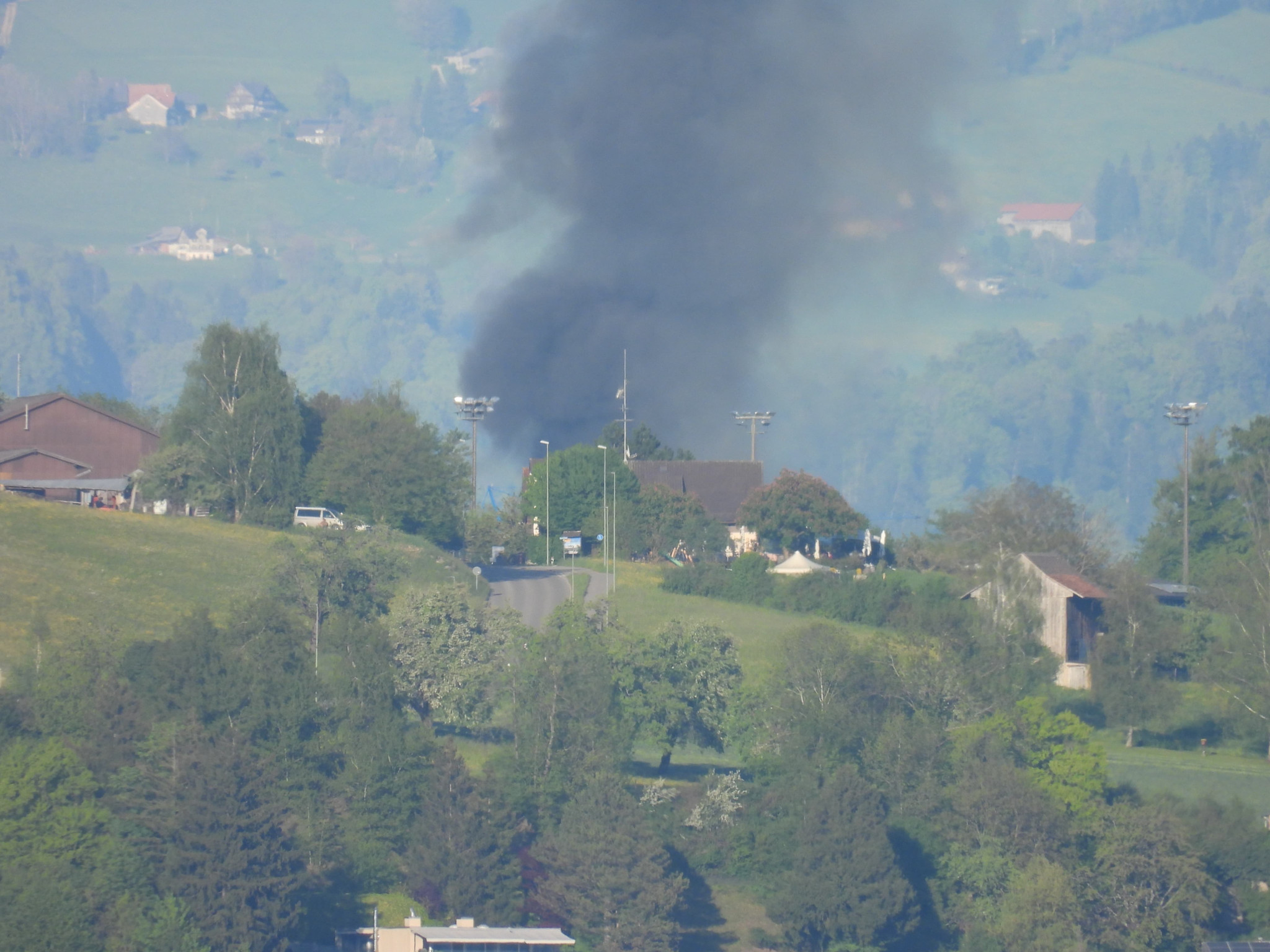 Rauch am Zürichsee: Reitstall in Hombrechtikon in Vollbrand