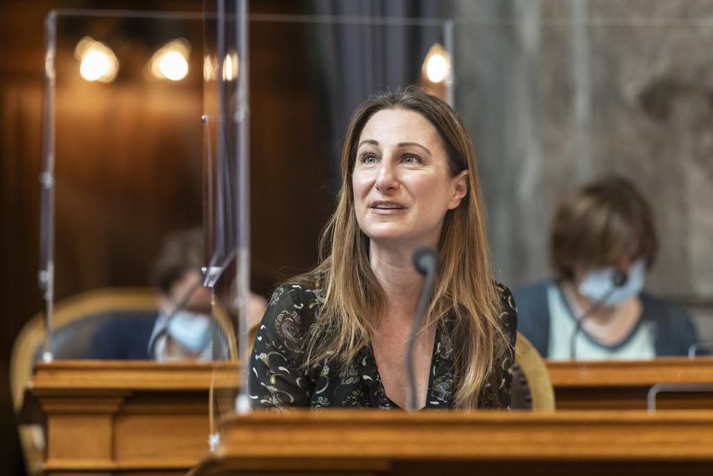 Contactée par la RTS, Adèle Thorens n’a pas souhaité commenter.