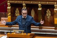 Haushaltsdefizit: Frankreichs Regierung übersteht Misstrauensvoten im Etatstreit