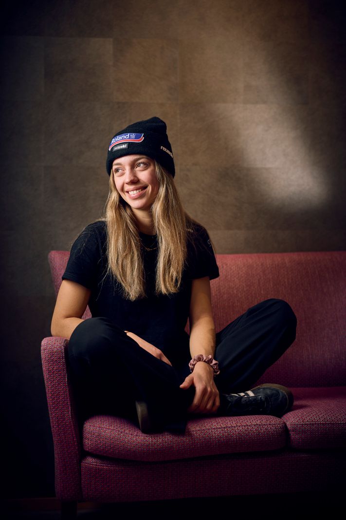 Hasliberg, le 21 décembre 2023. Portrait de Amélie Klopfenstein. La jeune prodige de La Neuveville peine a percer après ses deux titres olympiques au JOJ 2020 de Lausanne.    Photo Yvain Genevay / Le Matin Dimanche