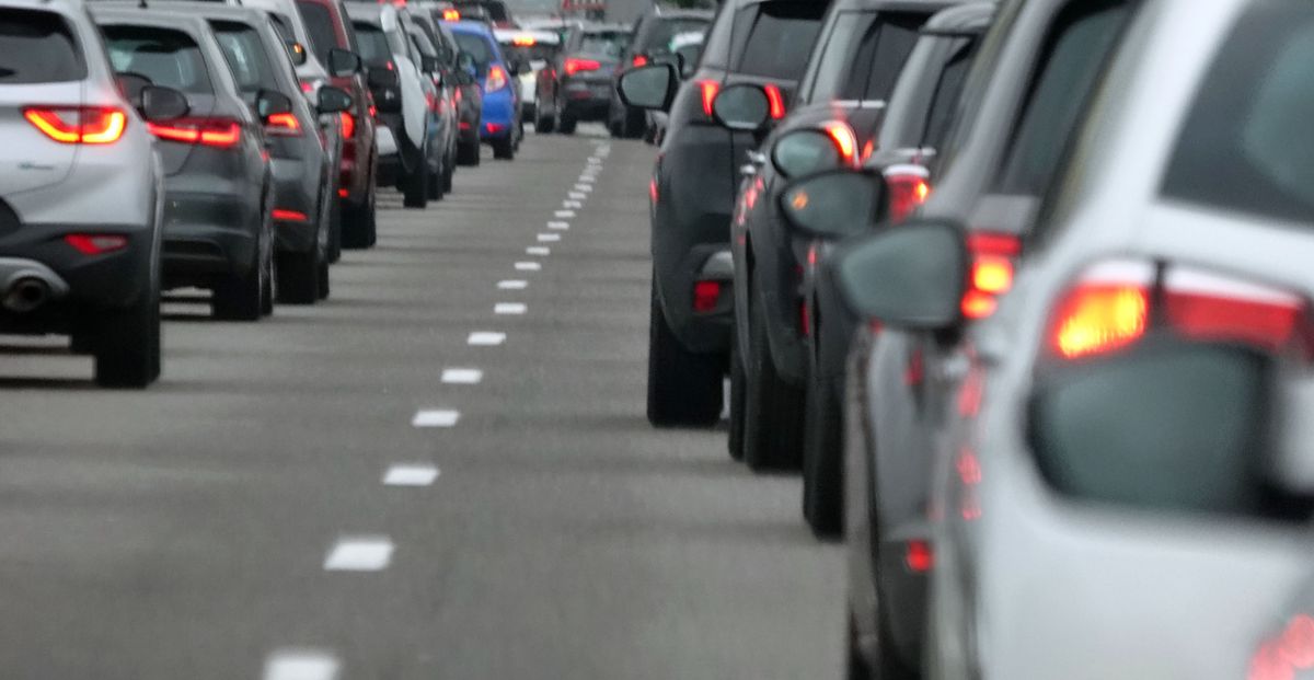 De longs bouchons se sont formés ces derniers jours au carrefour de l’Étoile. 