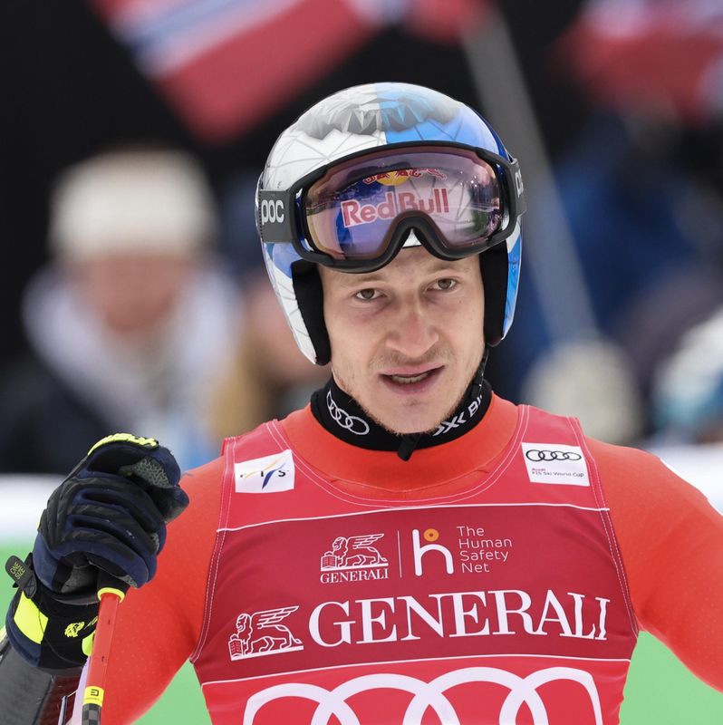 Marco Odermatt de Suisse réagit dans la zone d’arrivée lors du Super G masculin à la Coupe du monde de ski alpin FIS à Kvitfjell, Norvège, le 9 mars 2025.