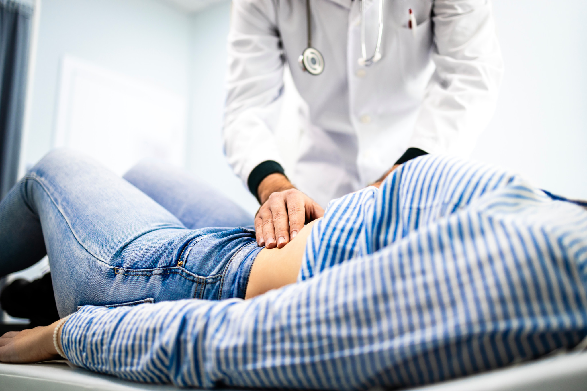 Justice à Zurich: Un gastroentérologue soupçonné d’avoir filmé et agressé des patientes