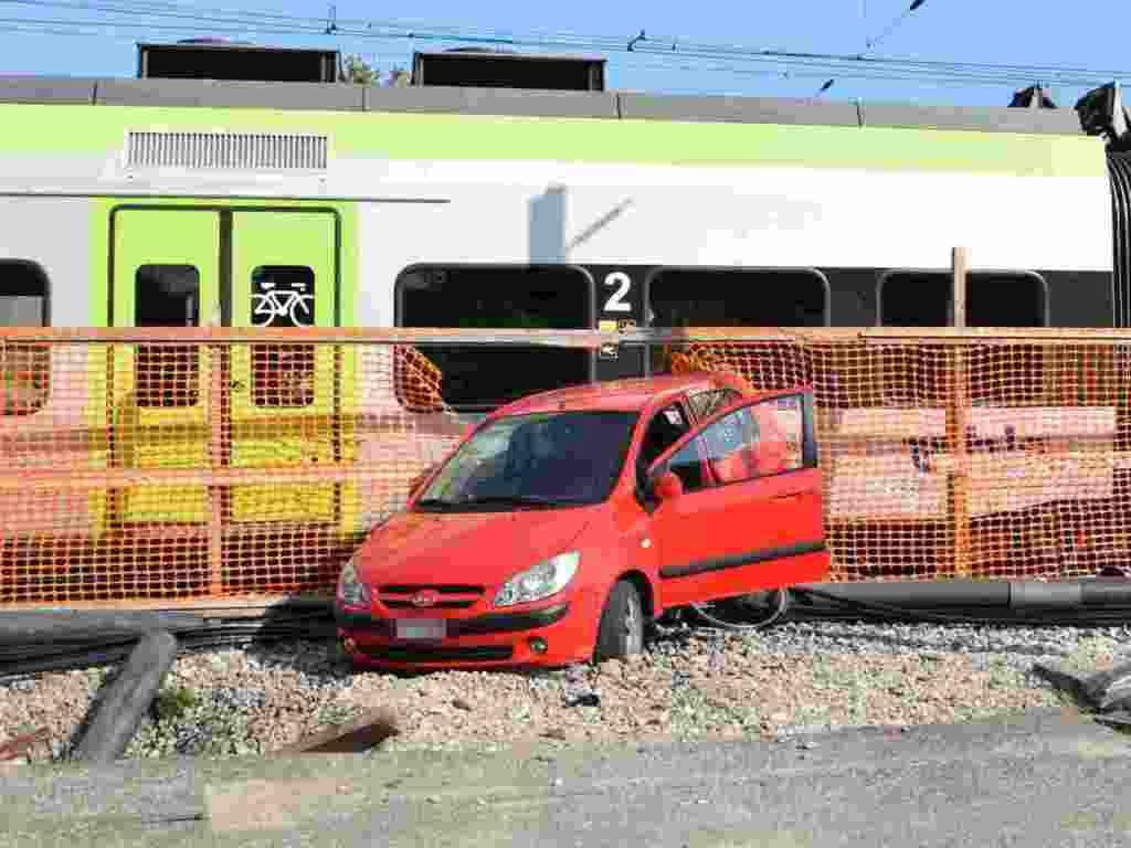 Le véhicule de la conductrice a été percuté à l'arrière par un train.