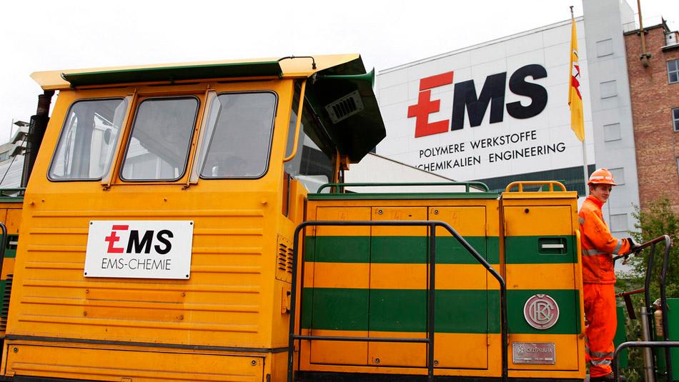 Seit 2004 verfolgt die Gesellschaft eine konsequent ergebnis- und liquiditätsorientierte Ausschüttungspolitik:Sitz von Ems-Chemie in Domat-Ems.