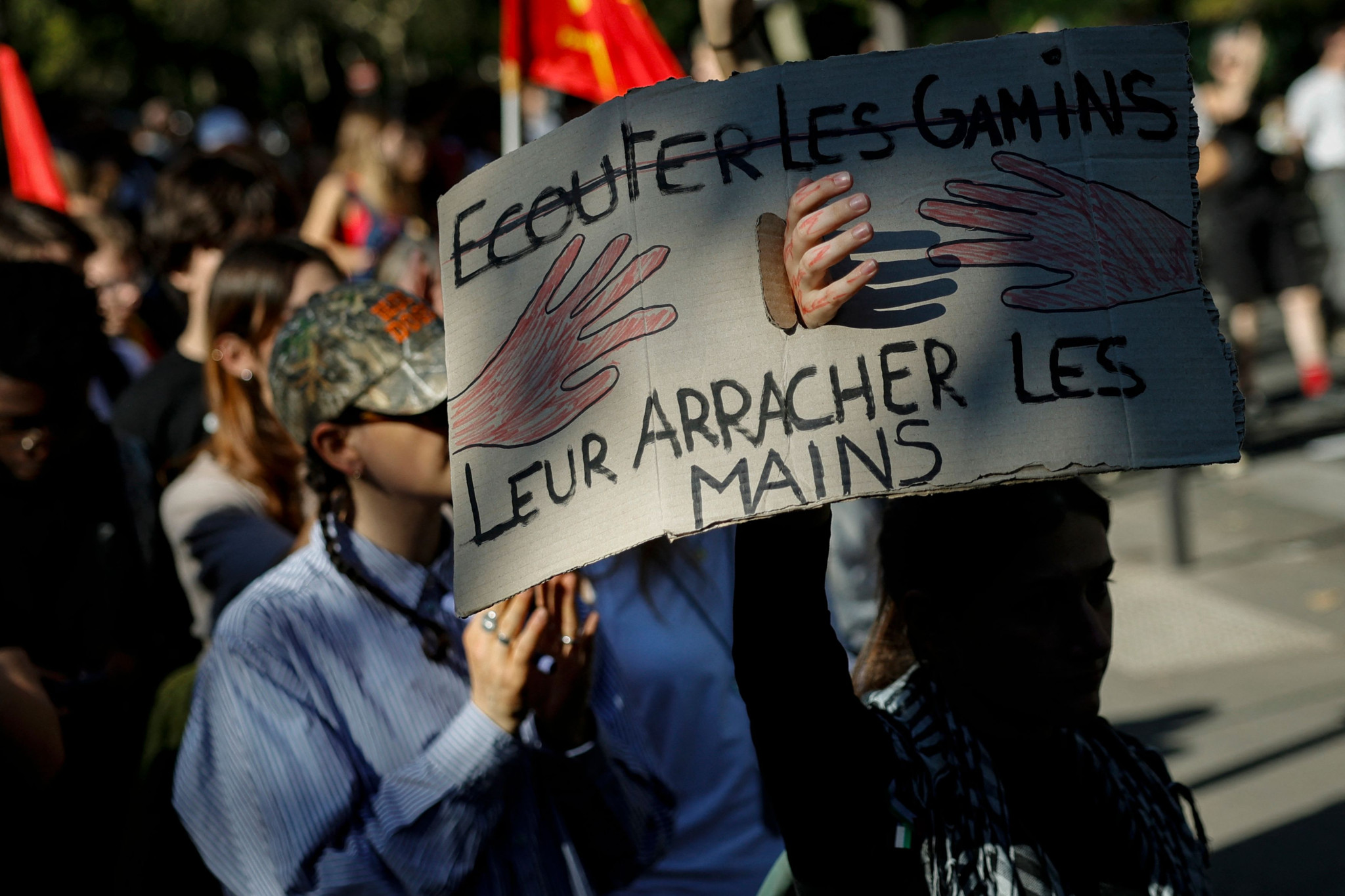 Grande manifestation en France: «Une main arrachée parce qu’on bloque son lycée? Ce n’est pas possible!»