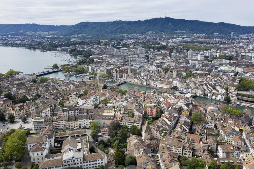 Les lacs de Zurich (photo), de Bienne, de Neuchâtel et de Walenstadt ont été pris en considération dans l’étude sur l’oxygène présent dans les lacs (photo d’illustration).