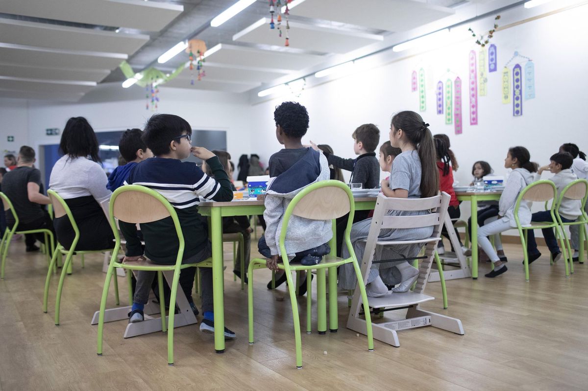 Sur 100 enfants de 4 à 12 ans, treize peuvent avoir une place en accueil parascolaire dans le canton de Vaud. La demande est particulièrement importante pour les repas de midi. Mais cette moyenne tombe à seulement deux enfants sur 100 pour les écoliers de 10 à 12 ans.