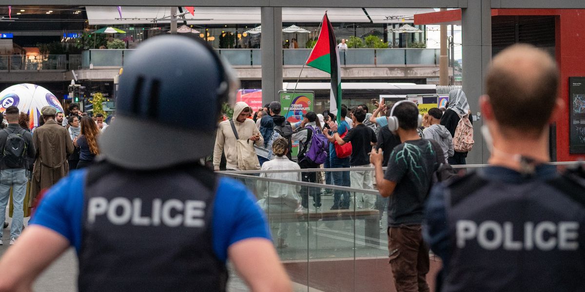 Bern: Polizei-Grossaufgebot am Bahnhofplatz wegen Demo