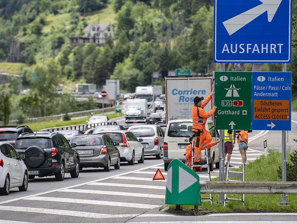 Trafic routier estival Jusqu’à 11 km de bouchons au tunnel du Gothard 24 heures