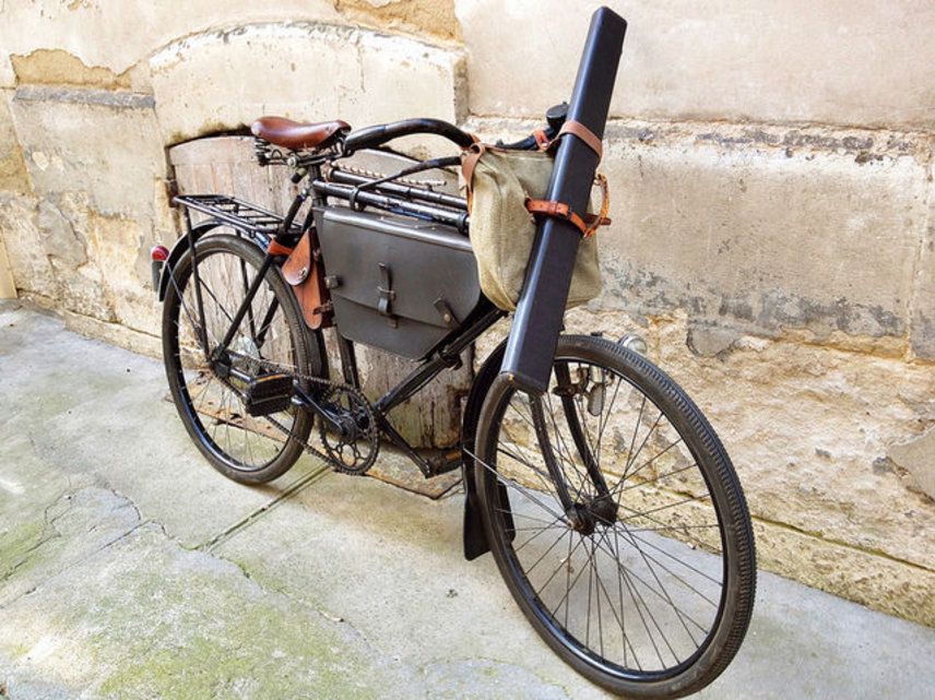 Vélo Ancien Militaire Ou De Factrice – Style Randonneuse Vintage