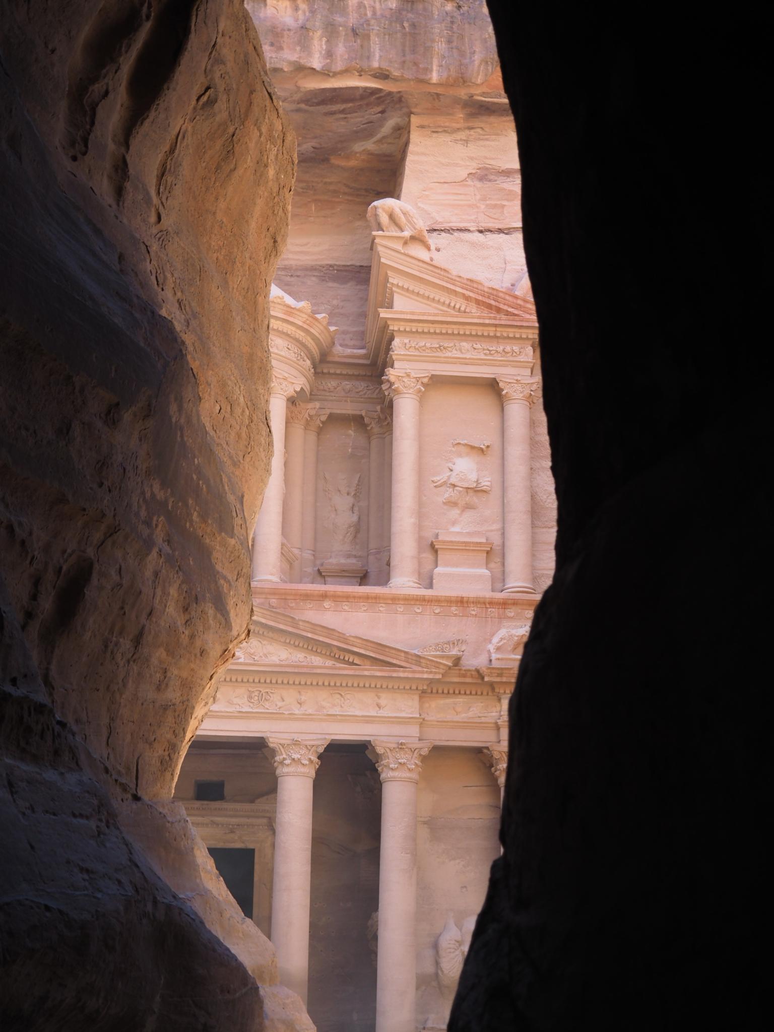 Site incontournable de la Jordanie, huitième parmi les merveilles du monde, Petra marque les esprits.