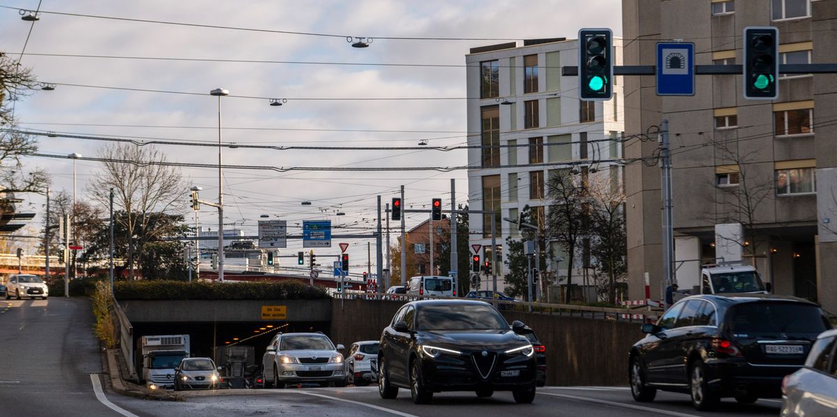 Verkehr auf der Rosengartenstrasse und der Hardbruecke, Bucheggplatz
10.12.2019.
(URS JAUDAS/TAMEDIA AG)