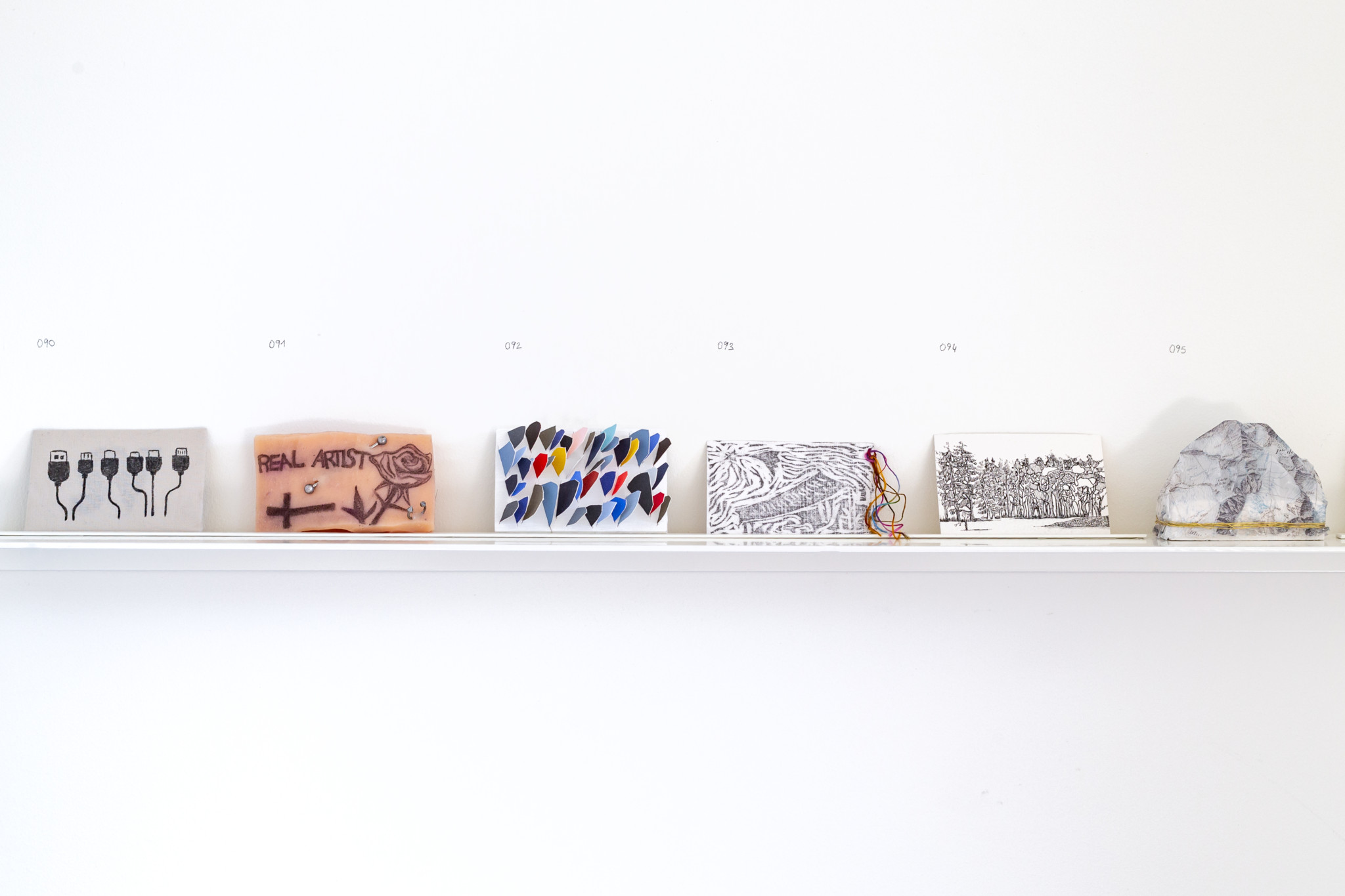 Cent artistes réunis: «Carte de visite»: exposition magistrale en format poche
