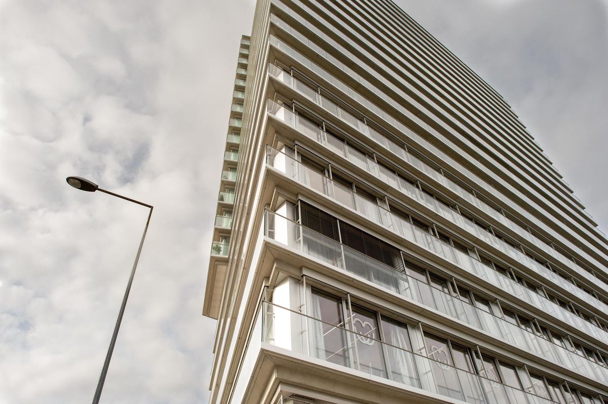 La tour Opale et son concept mixte: commerces et services dans les premiers étages, logements (101 appartements) sur 14 étages.